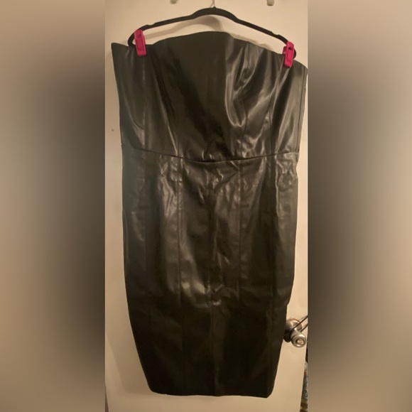 New York & Company Faux Leather Strapless Dress NWT - Picture 5 of 15